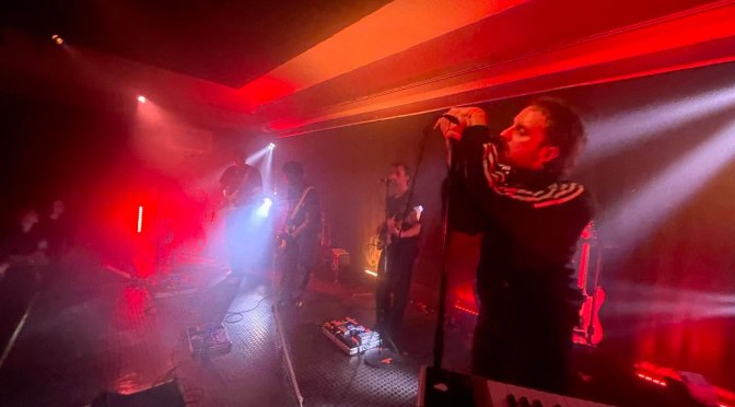 EASY EASY: Indie-Band aus Köln mit neuem Album und Tour 2025 (con traduzione italiana in calce)